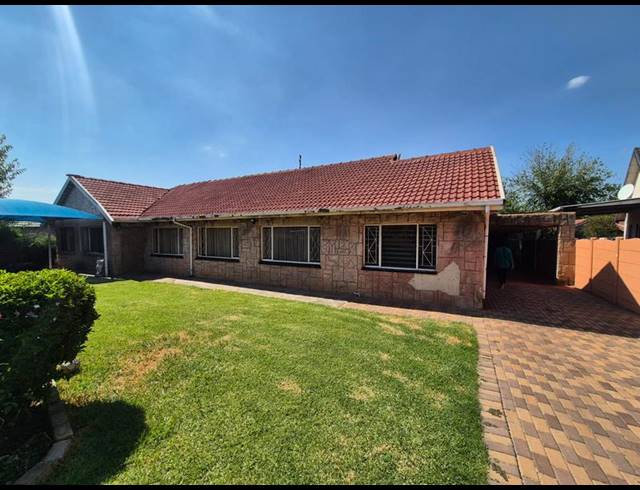 4 BEDROOM HOUSE FOR SALE IN GENL ALBERTS PARK